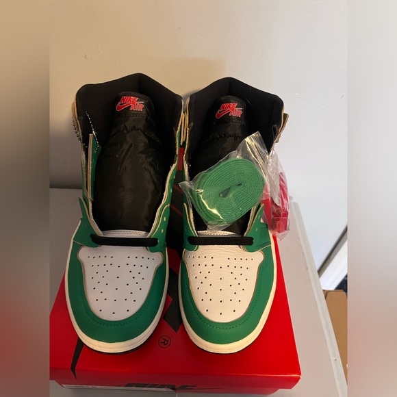 Air Jordan 1 Lucky Green (DB4612-300) 10.5(w)/9 mens BRAND NEW - Picture 3 of 10